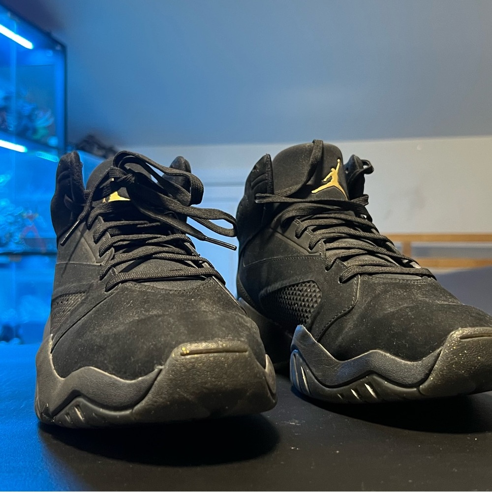 Air Jordan Men’s size 9 lift off shoes. Black, gold, and suede - Picture 1 of 4